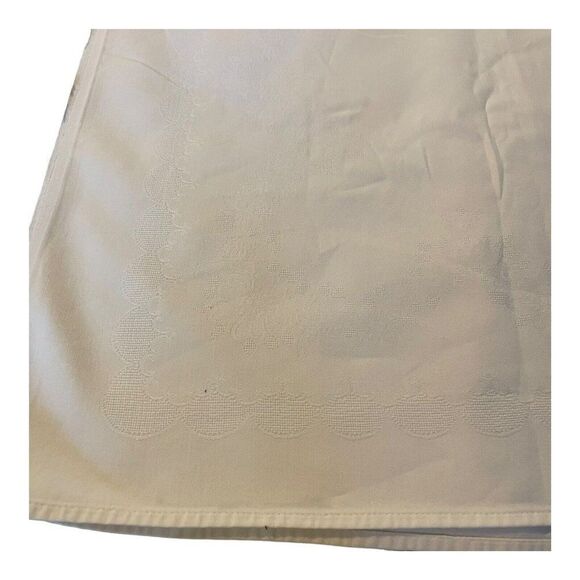 White Floral Jacquard Irisette Spring Vintage Flowers Rectangle Tablecloth 48x81 - Picture 2 of 7